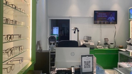 Showroom măt kính BuTiTan