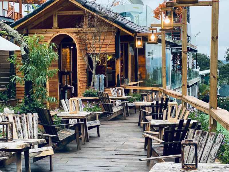 Trang Trí Quán Cà Phê Bằng Vật Liệu Gỗ Mộc