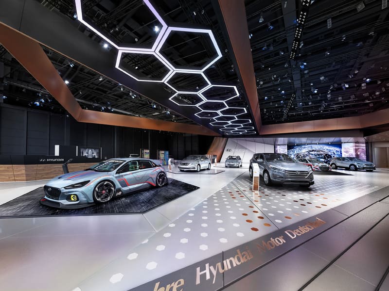 Những yếu tố ảnh hưởng đến chi phí mở showroom ô tô