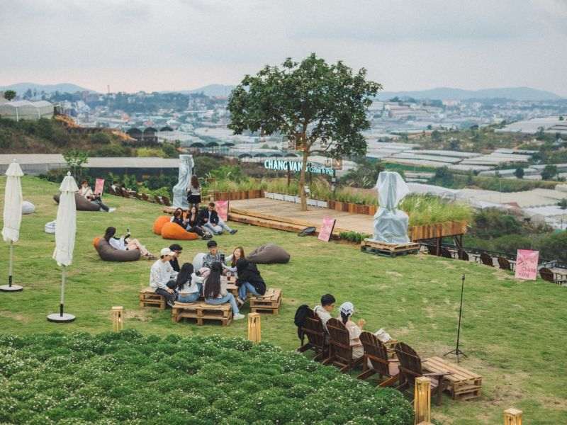 Không Gian Check-In Và Nhận Diện Thương Hiệu Trong Setup Quán Cafe Sân Vườn