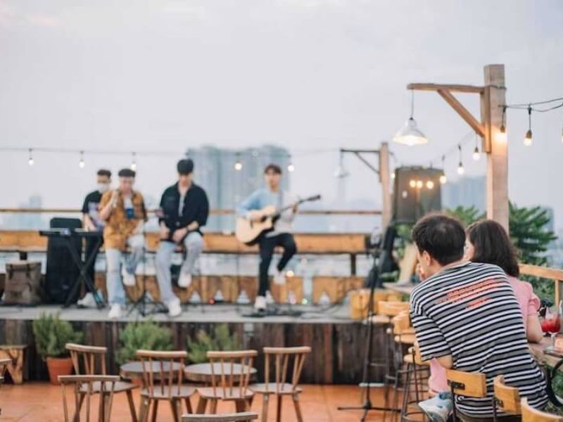 Mẫu Cafe Rooftop Có Sân Khấu Acoustic