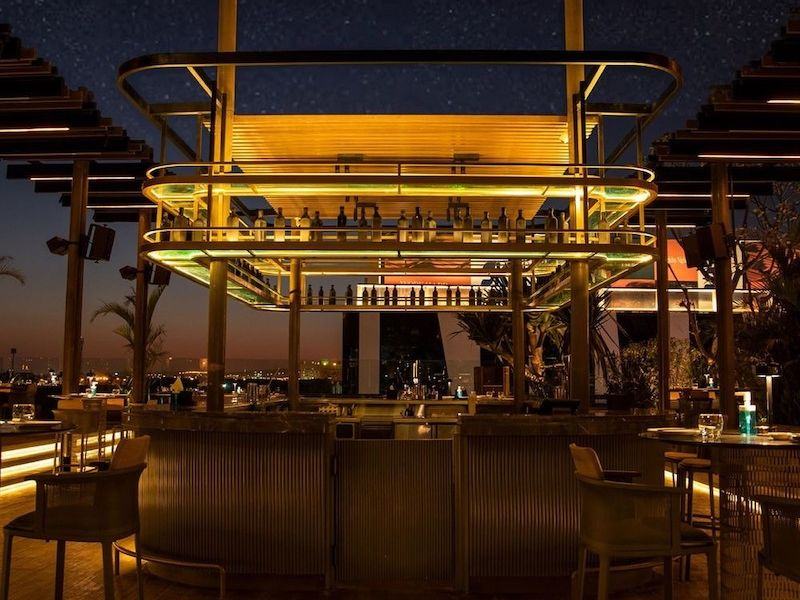 Mẫu Cafe Rooftop Kết Hợp Quầy Bar Ngoài Trời