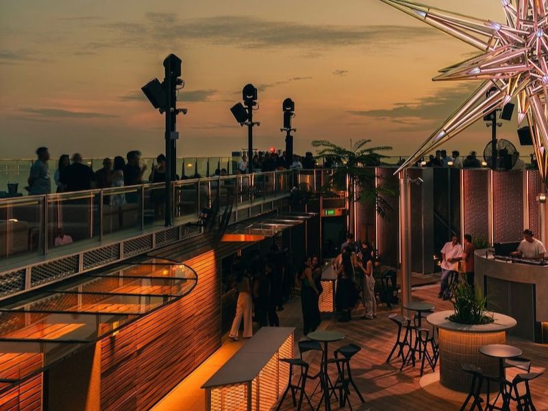 Mẫu Cafe Rooftop Phong Cách Industrial