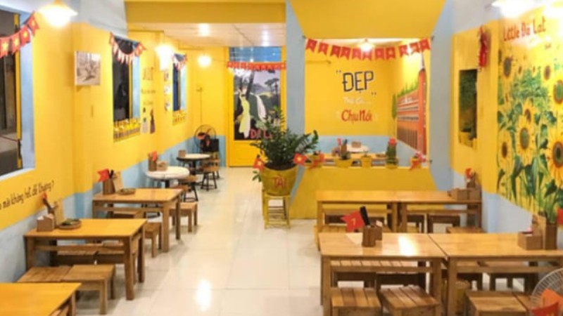 Trang trí quán ăn vặt có đồ decor nhỏ 