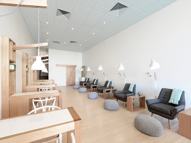 Tiệm Nail Phong Cách Hiện Đại