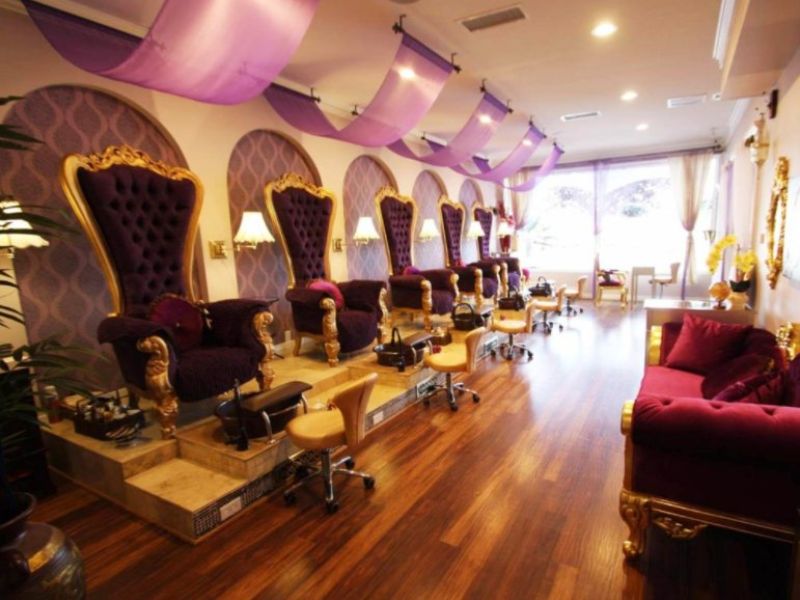 Tiệm Nail Phong Cách Sang Trọng