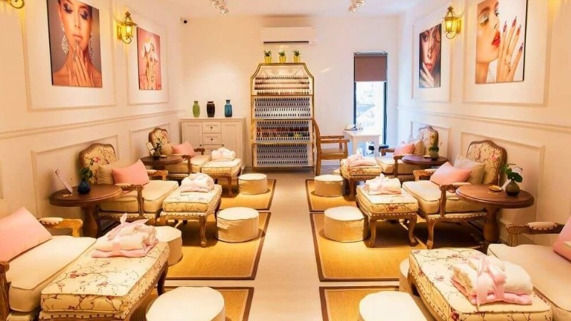 Trang trí tiệm nail phong cách sang trọng